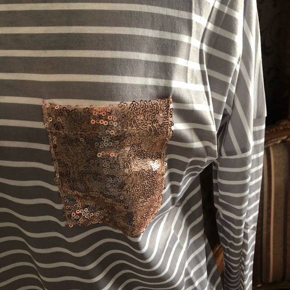 🎉HOST PICK🎉🎉MEDIUM SEQUIN POCKET  TOP NWT - Picture 4 of 4